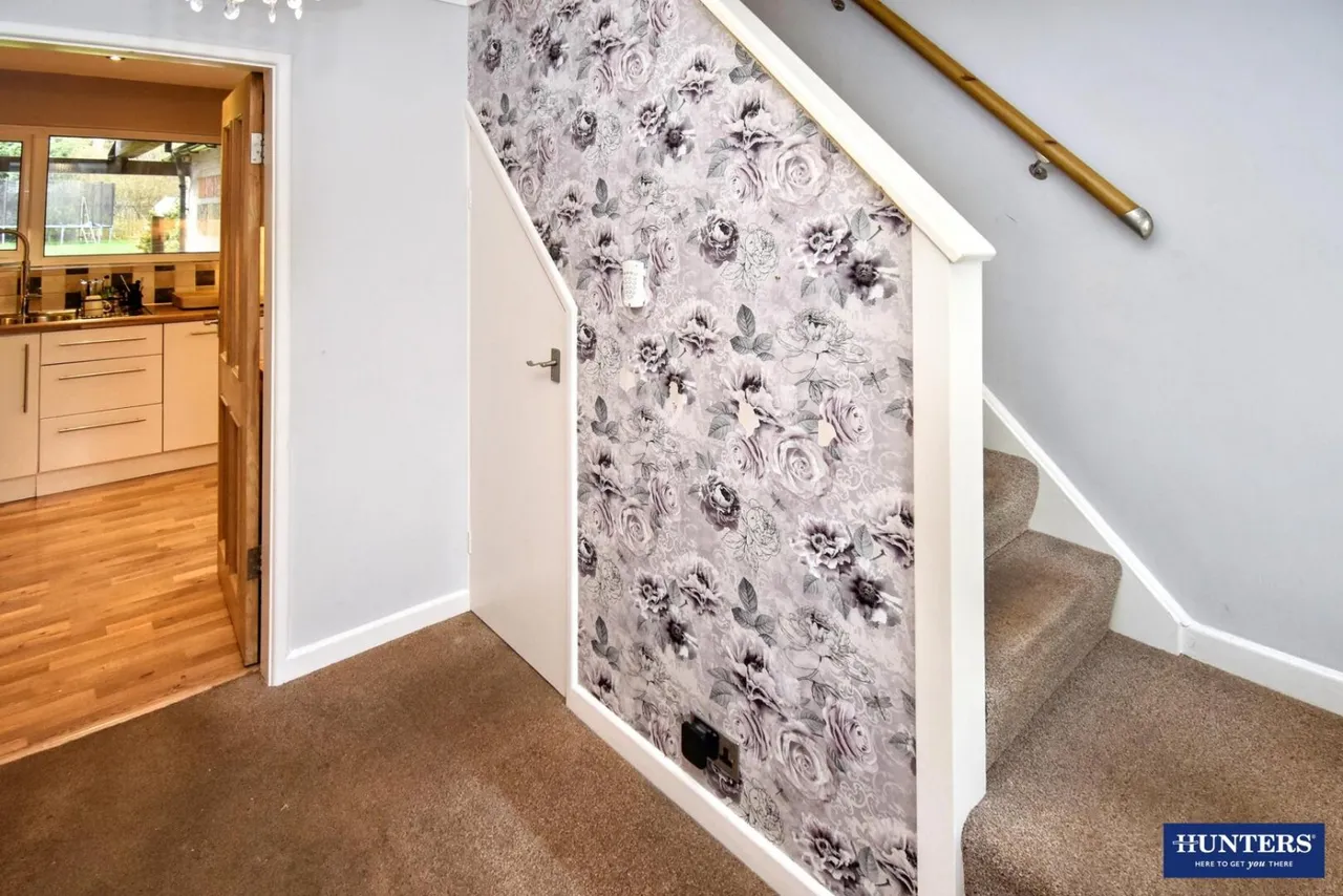 Gloucester Crescent, Wigston, photo 9