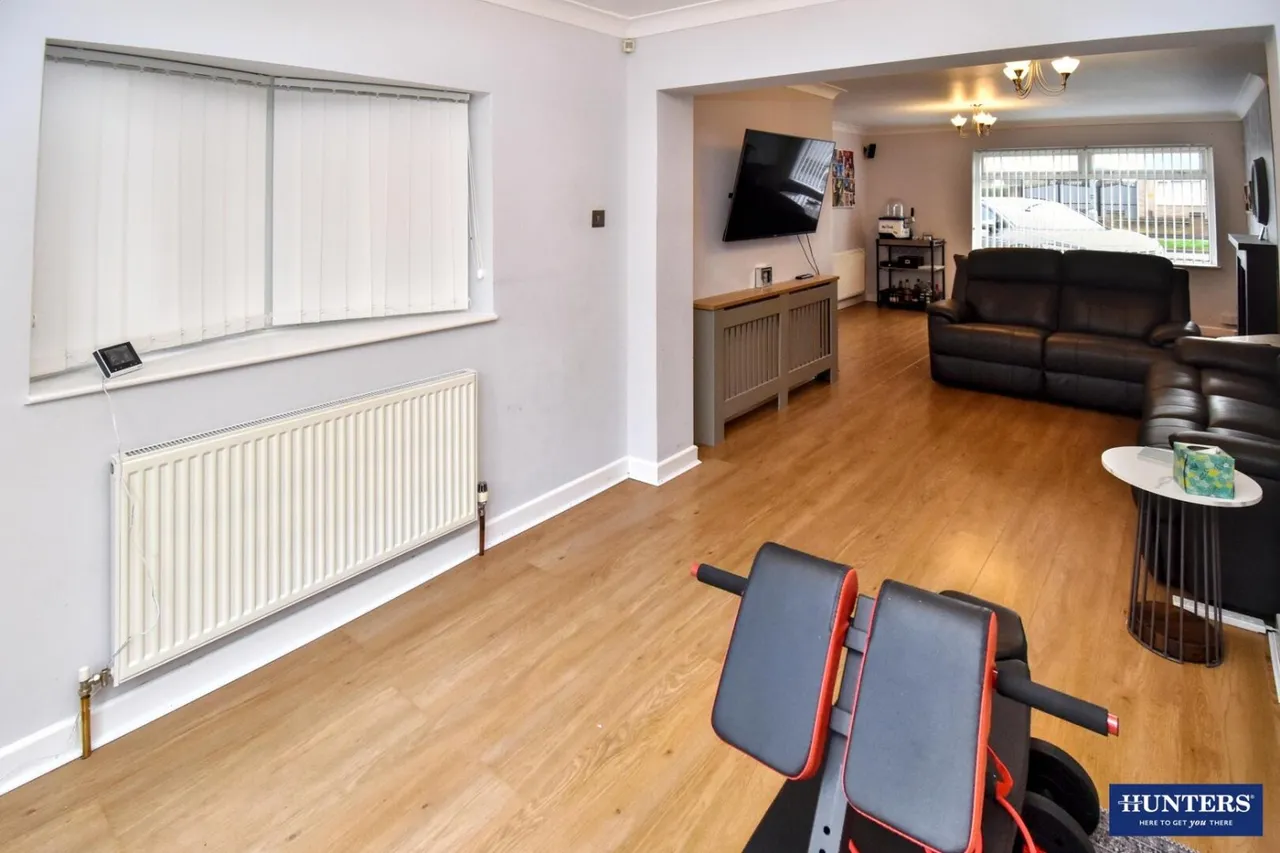 Gloucester Crescent, Wigston, photo 8