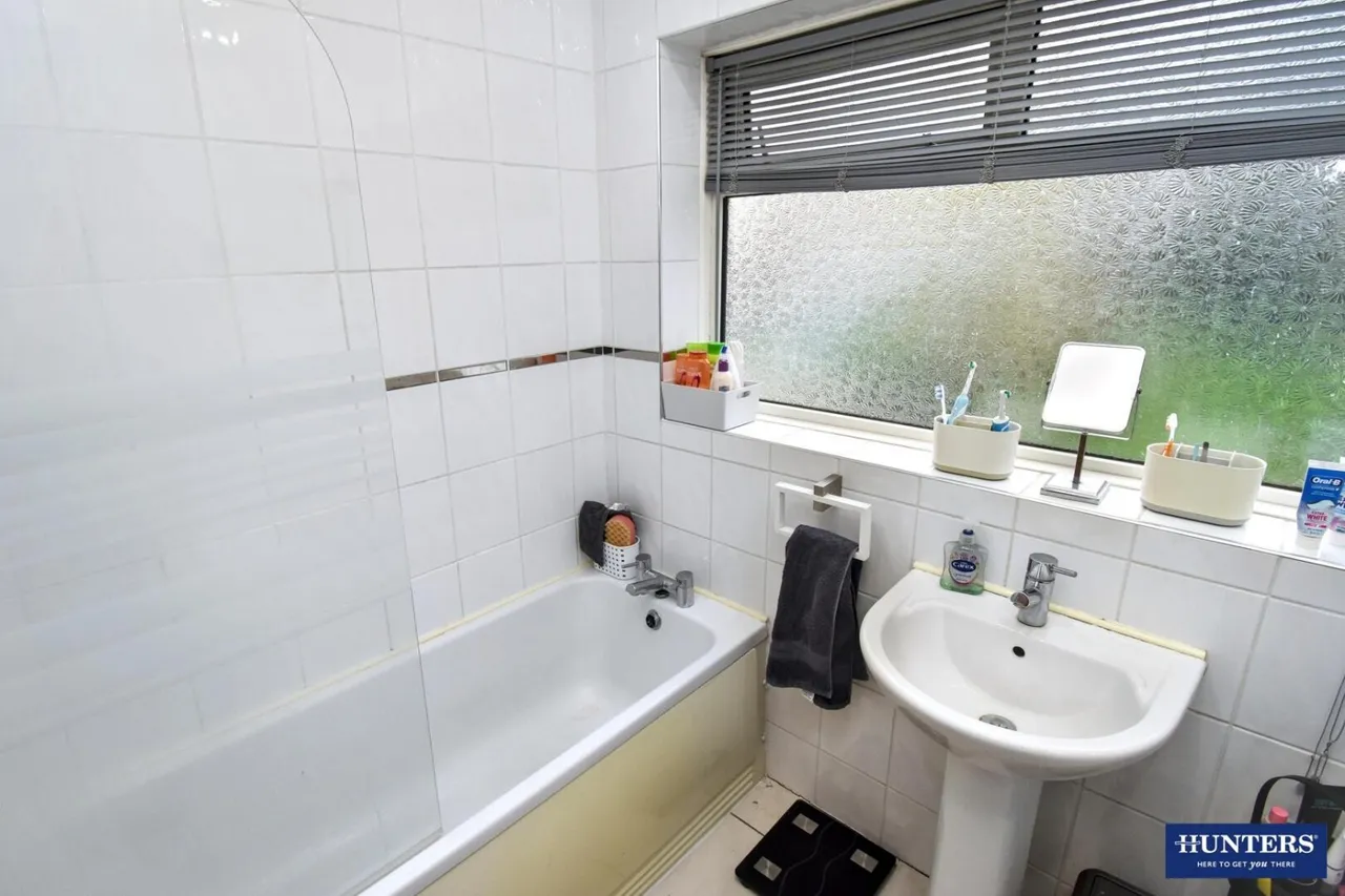 Gloucester Crescent, Wigston, photo 12