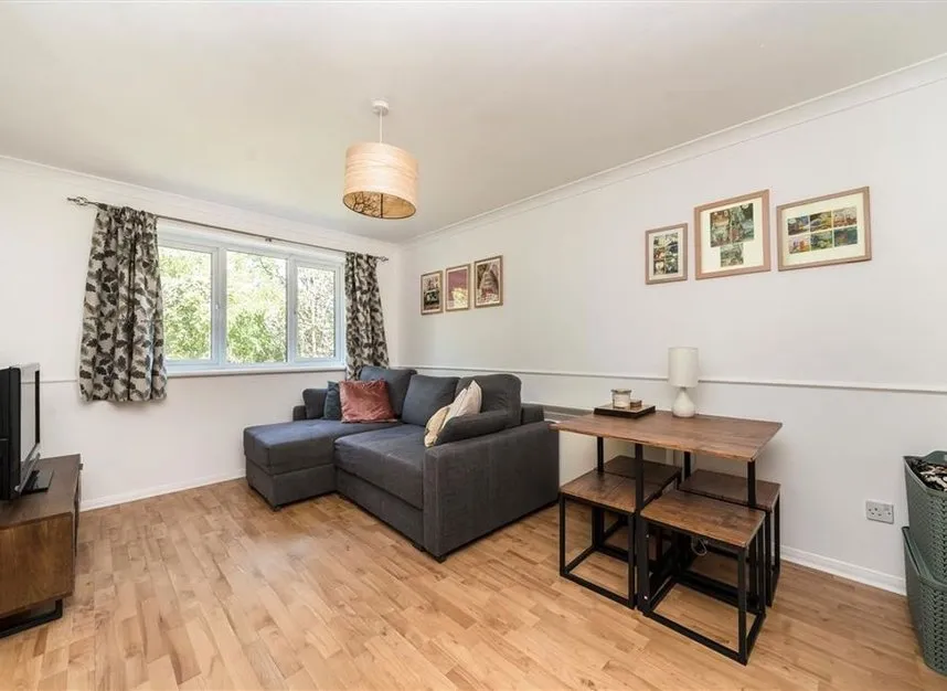 Bernard Ashley Drive, Charlton, SE7, photo 3