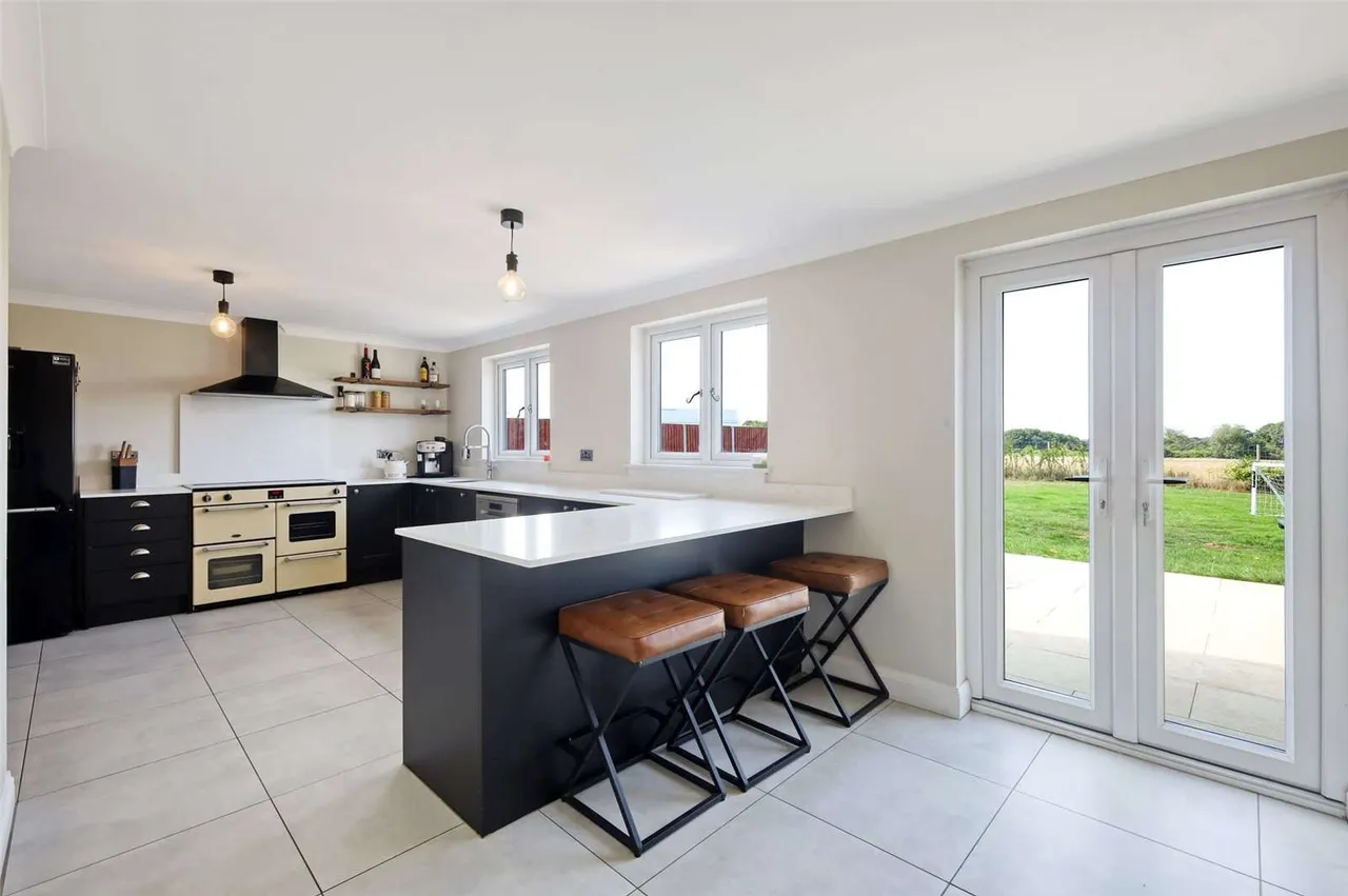 Braintree Road, Felsted, Dunmow, Essex, CM6 3JZ, photo 8