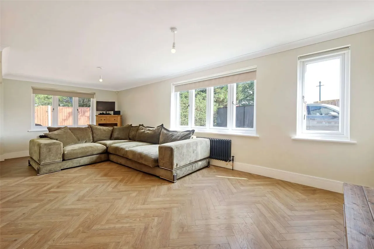 Braintree Road, Felsted, Dunmow, Essex, CM6 3JZ, photo 5