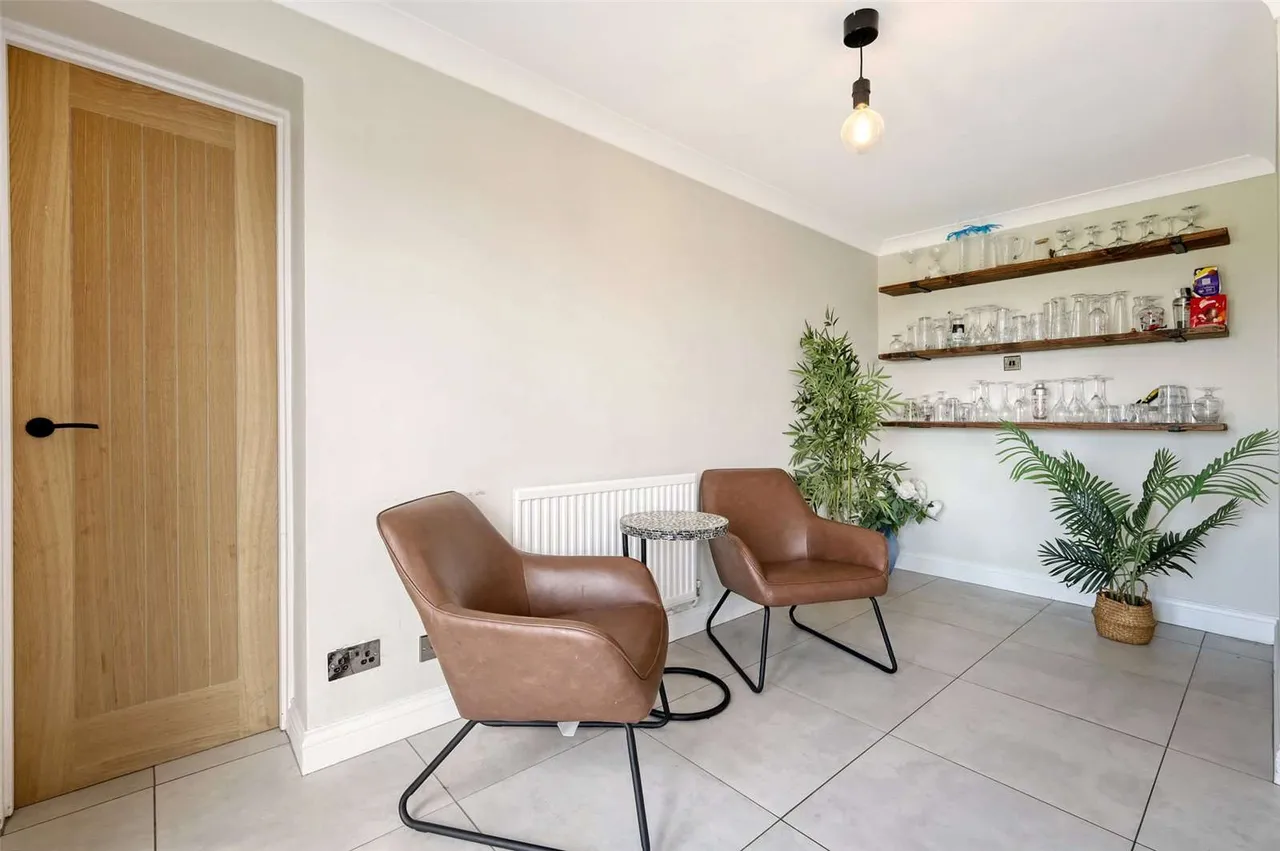 Braintree Road, Felsted, Dunmow, Essex, CM6 3JZ, photo 9