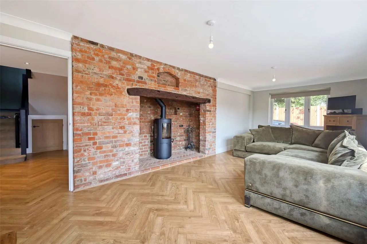 Braintree Road, Felsted, Dunmow, Essex, CM6 3JZ, photo 6