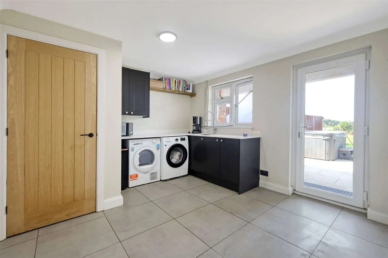 Braintree Road, Felsted, Dunmow, Essex, CM6 3JZ, photo 11