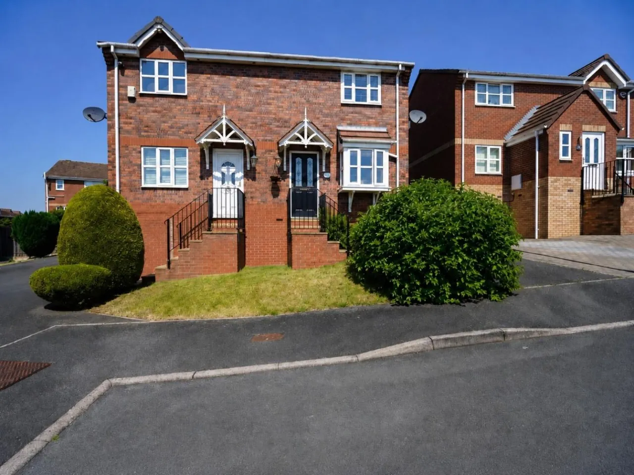 2 bed house for sale — St James Mews, Armley, LS12