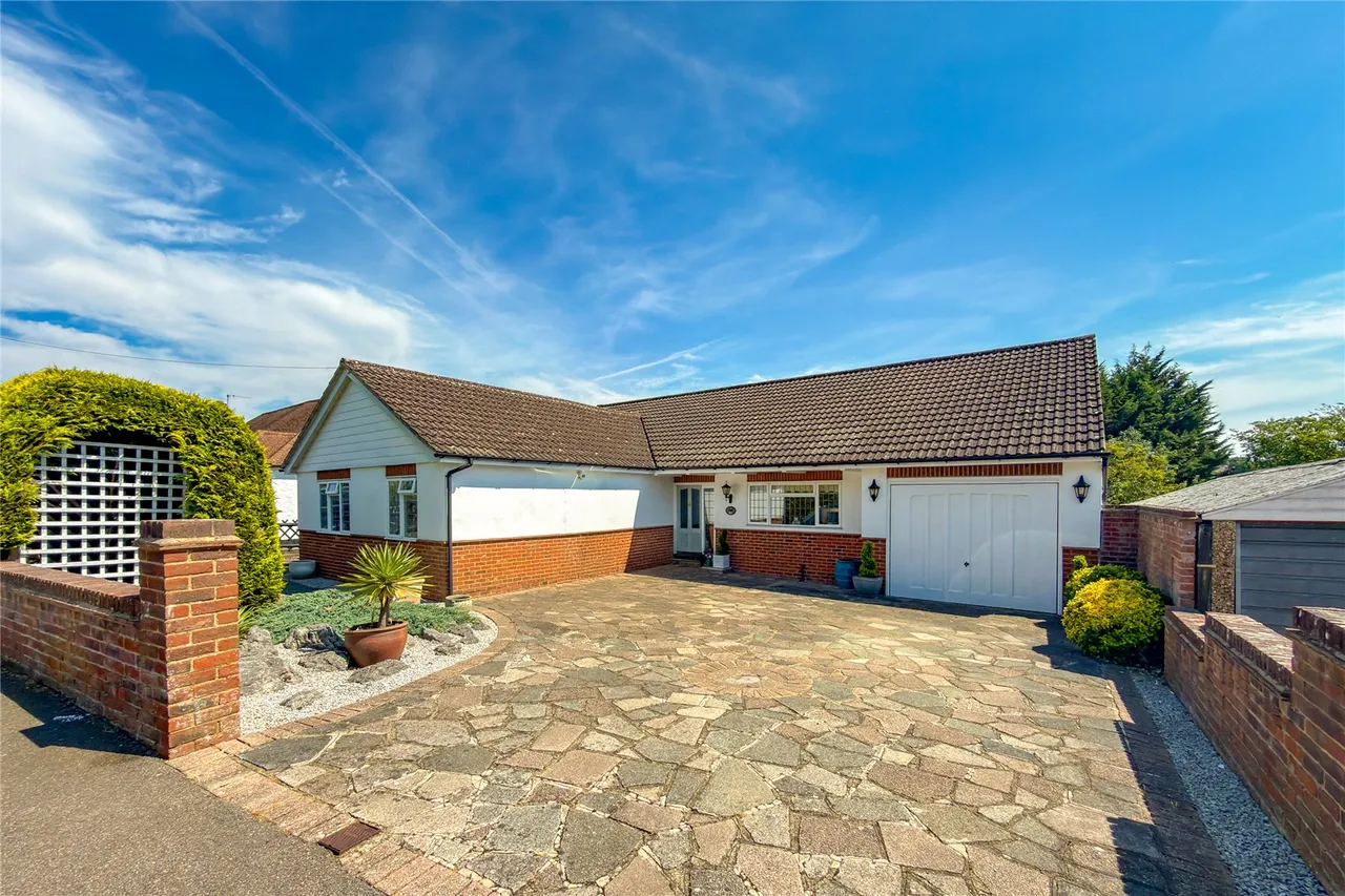 3 bed house for sale — Francis Avenue, St. Albans, Hertfordshire, AL3 6BW