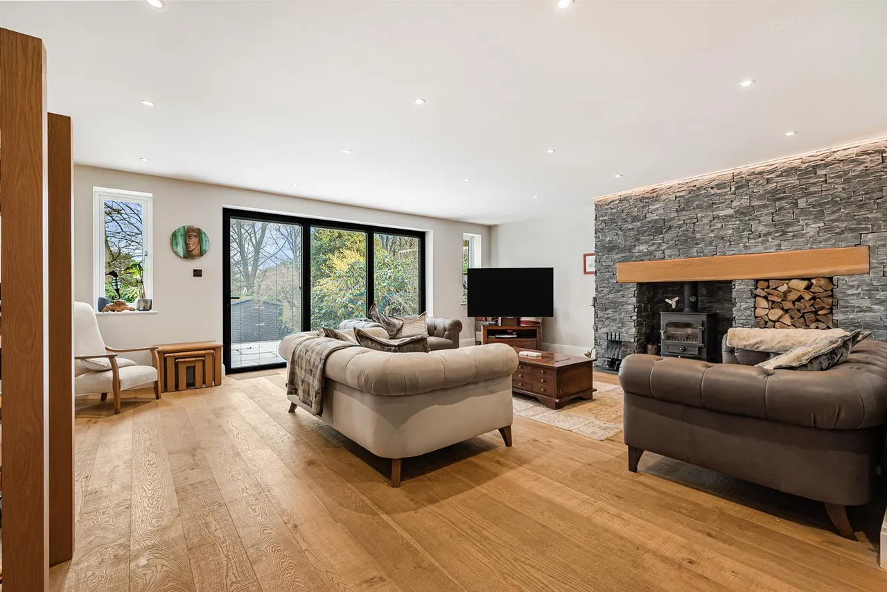 Lymewood Drive, Disley, SK12, photo 3