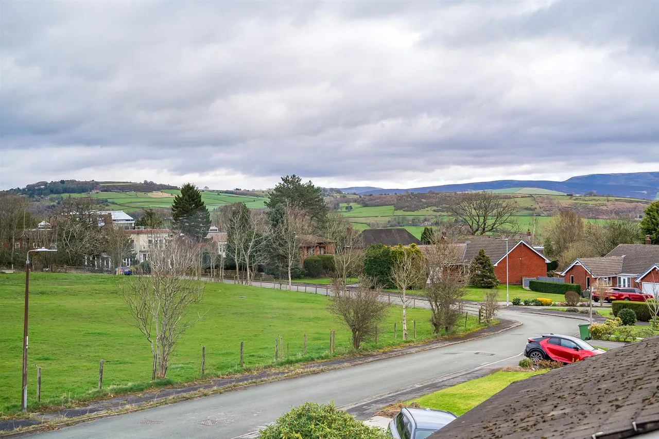 Lymewood Drive, Disley, SK12, photo 34