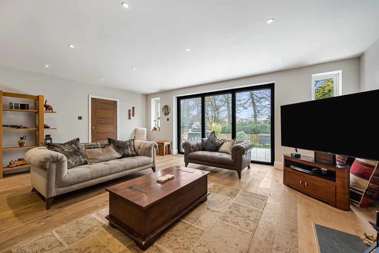 Lymewood Drive, Disley, SK12, photo 31