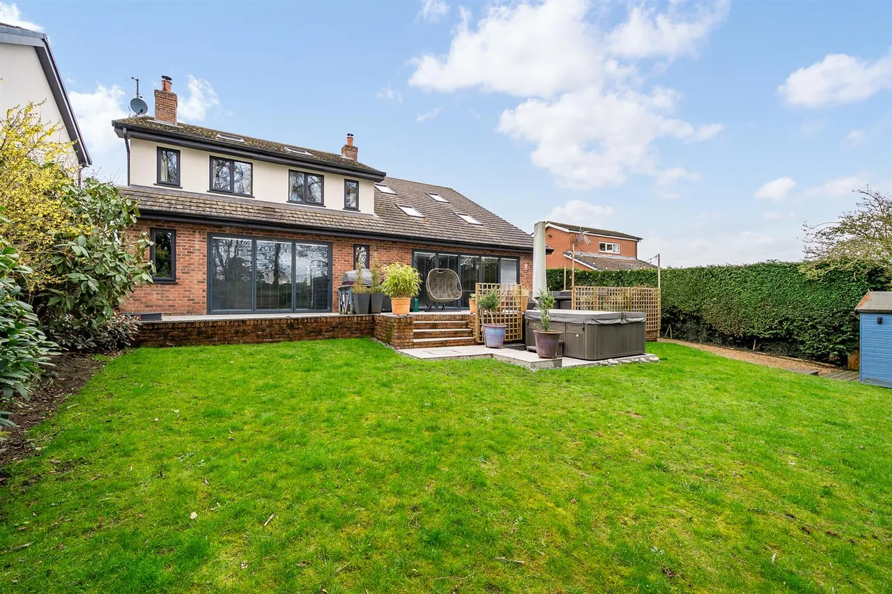 Lymewood Drive, Disley, SK12, photo 5