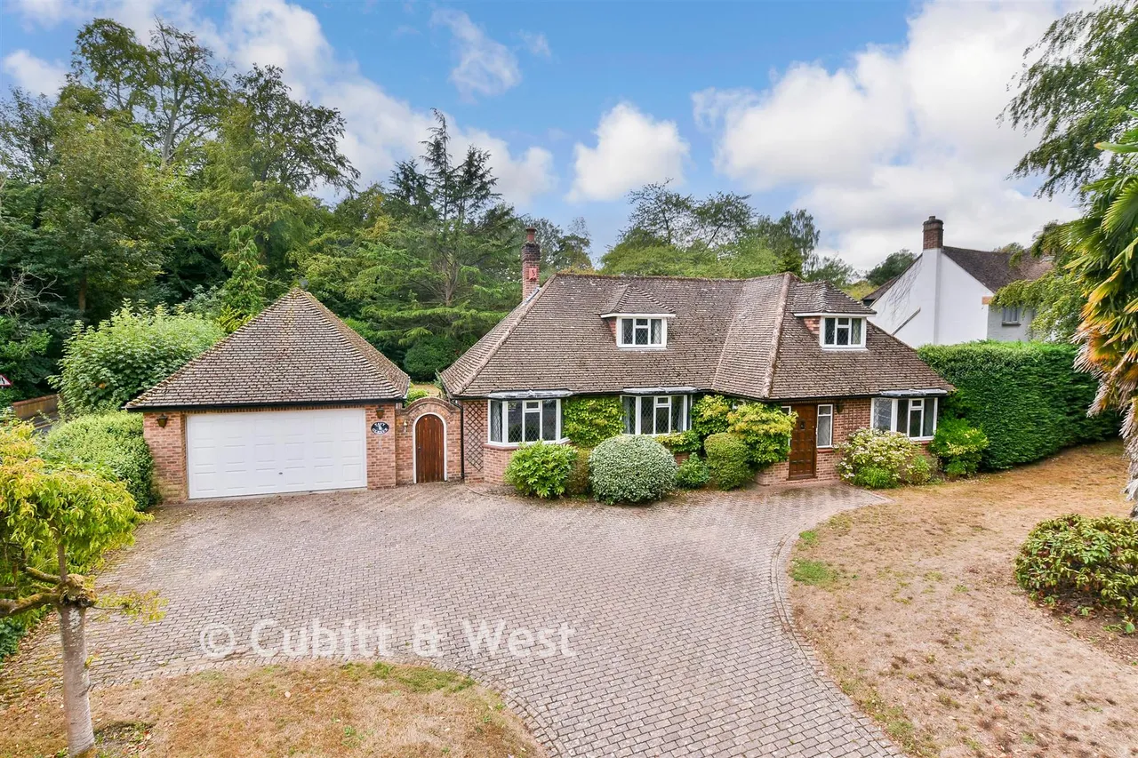 3 bed house for sale, Woodhurst Park, Oxted, RH8