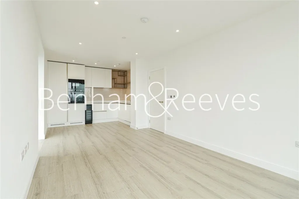 Quay Walk, Wembley and Alperton, HA0, photo 8
