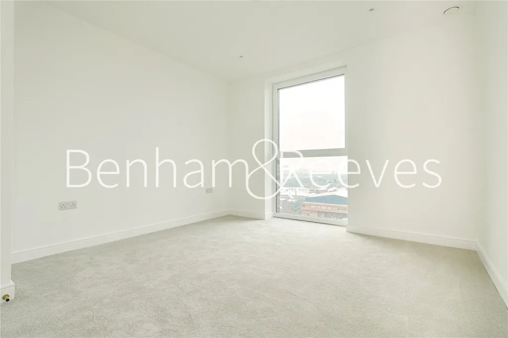 Quay Walk, Wembley and Alperton, HA0, photo 3