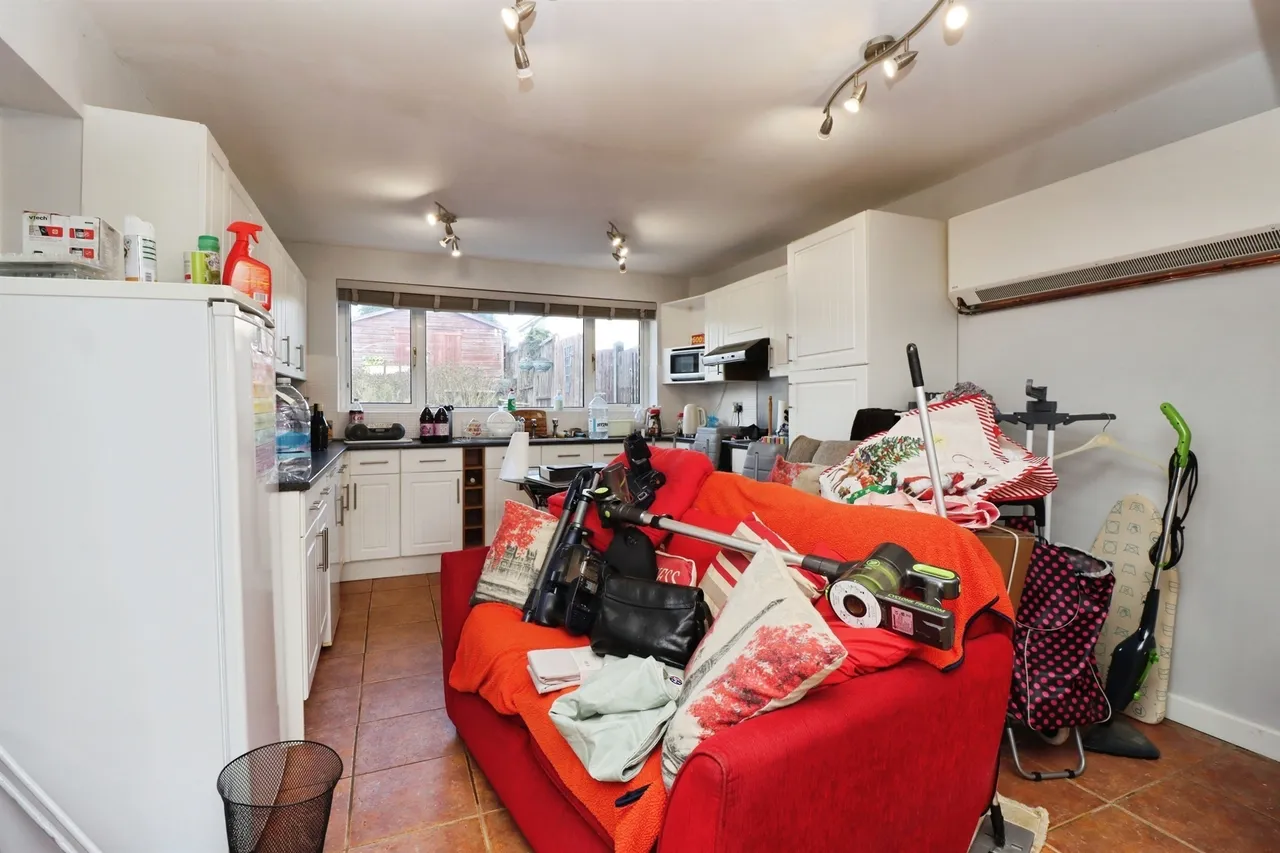 Rose Close, Rothwell, NN14, photo 10