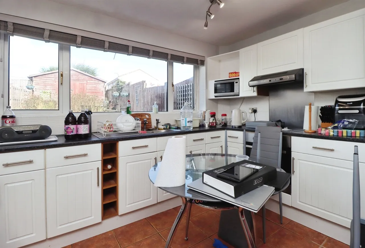 Rose Close, Rothwell, NN14, photo 3
