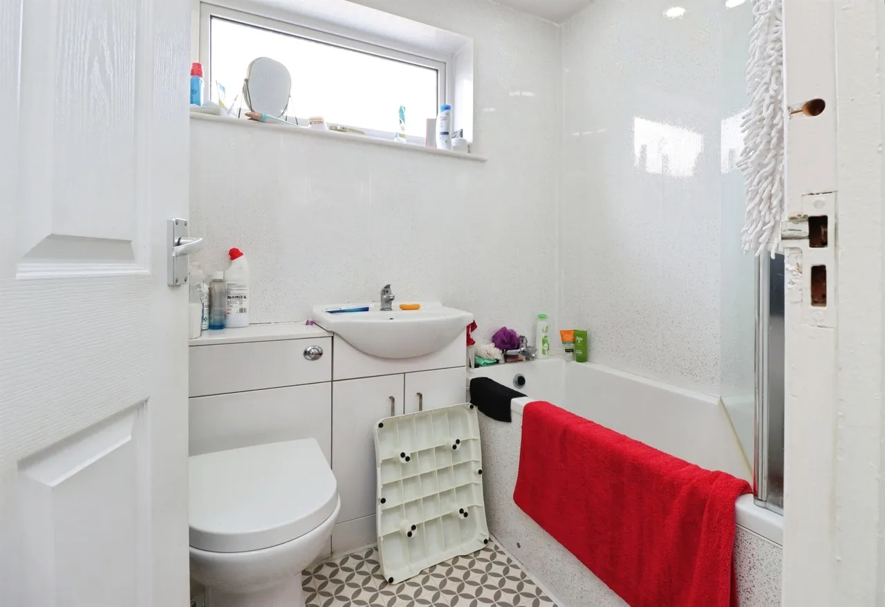 Rose Close, Rothwell, NN14, photo 19