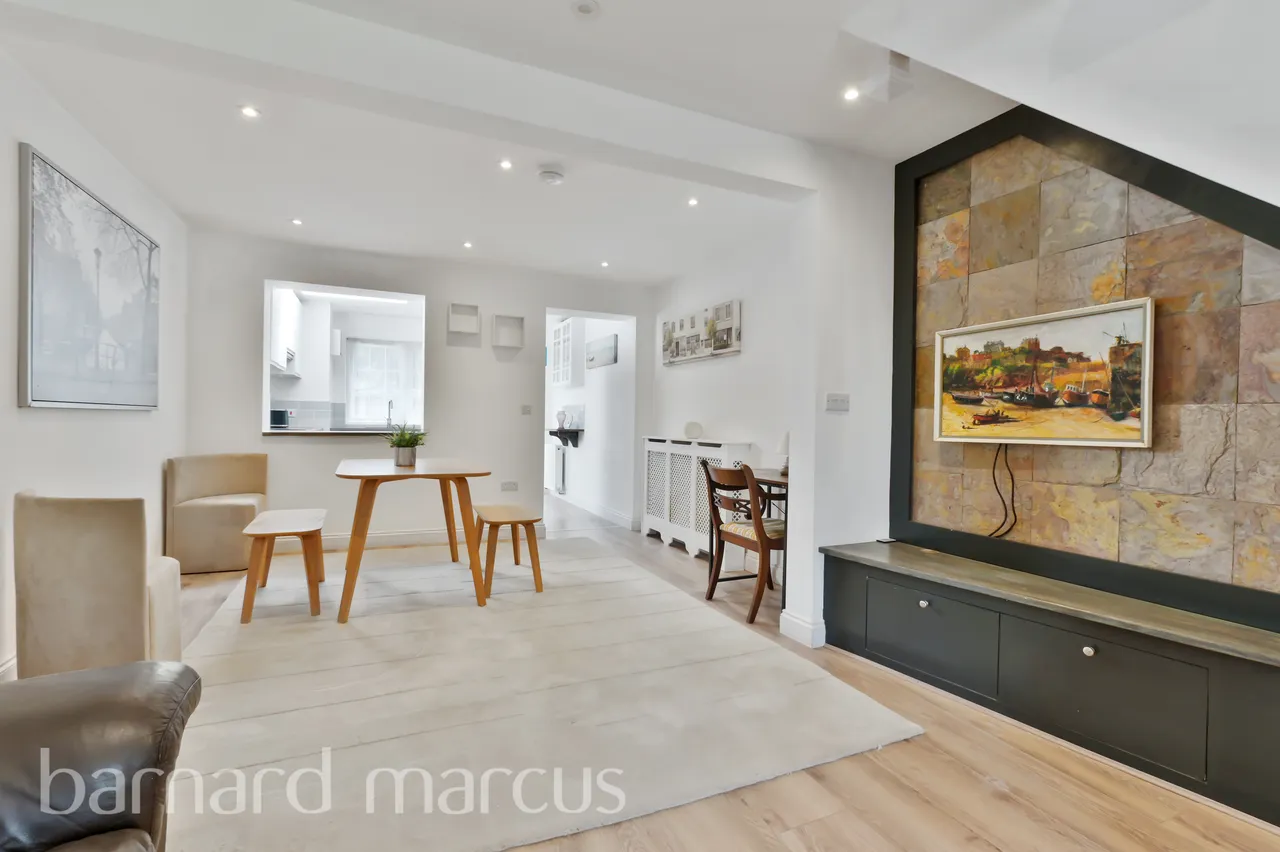 3 bed house to rent, Brunel Close, Hounslow, TW5