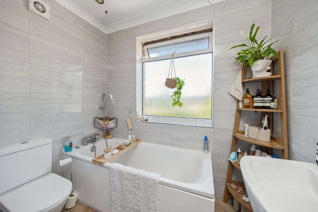Worplesdon Road, Guildford, Surrey, GU2 9RT, photo 12