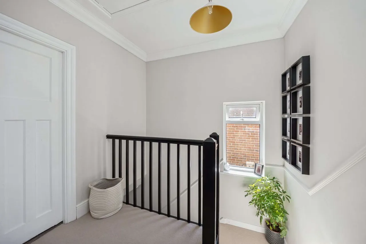 Worplesdon Road, Guildford, Surrey, GU2 9RT, photo 9