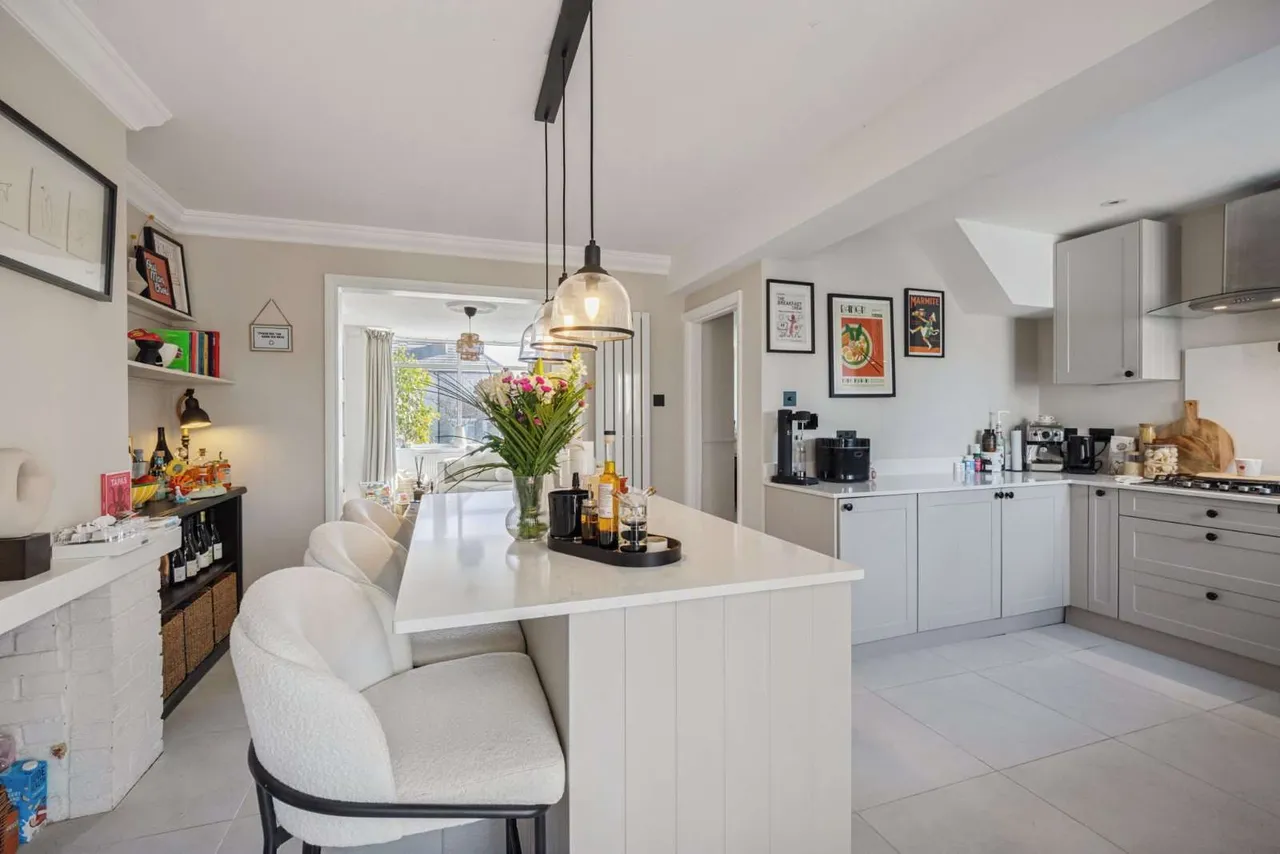 Worplesdon Road, Guildford, Surrey, GU2 9RT, photo 5