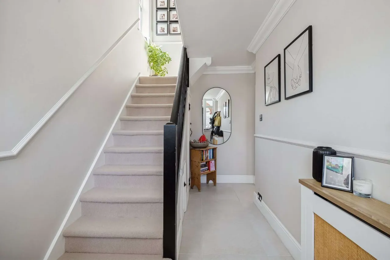 Worplesdon Road, Guildford, Surrey, GU2 9RT, photo 8