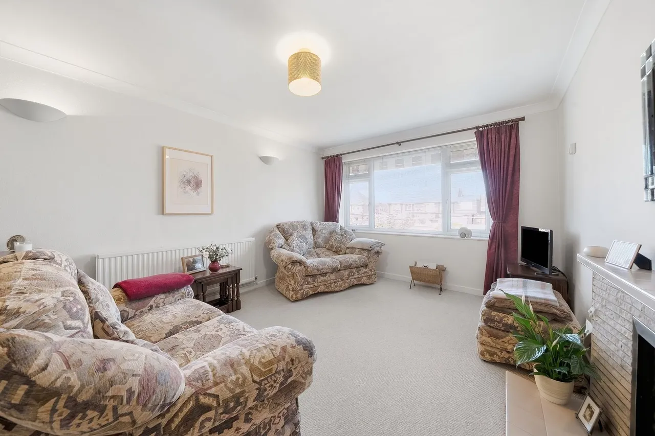 Conway Drive, Ashford, TW15, photo 3
