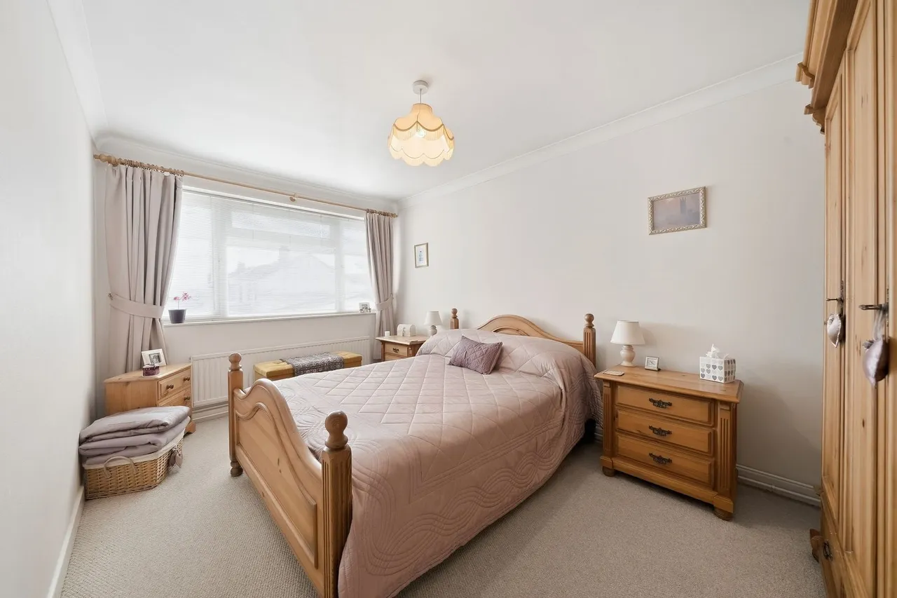 Conway Drive, Ashford, TW15, photo 9