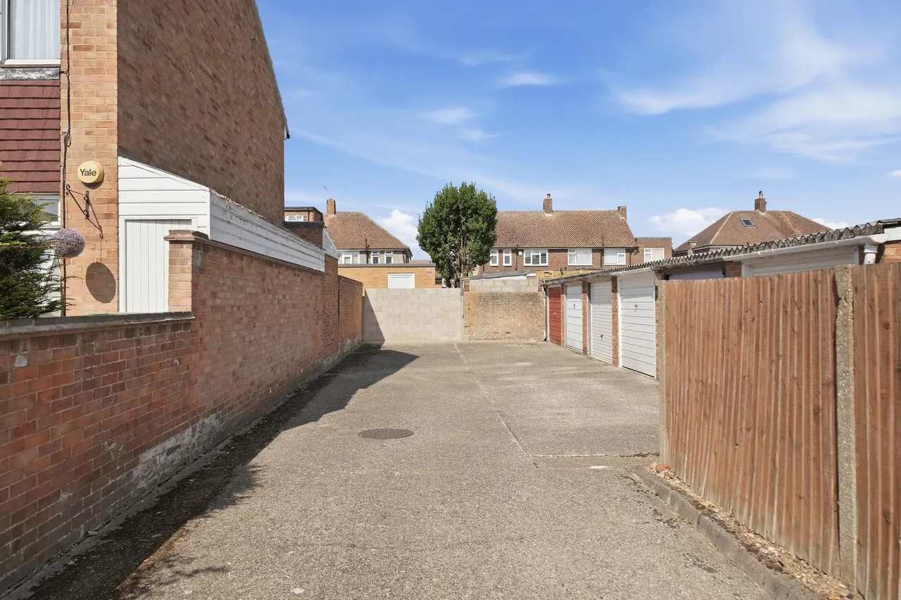 Conway Drive, Ashford, TW15, photo 19