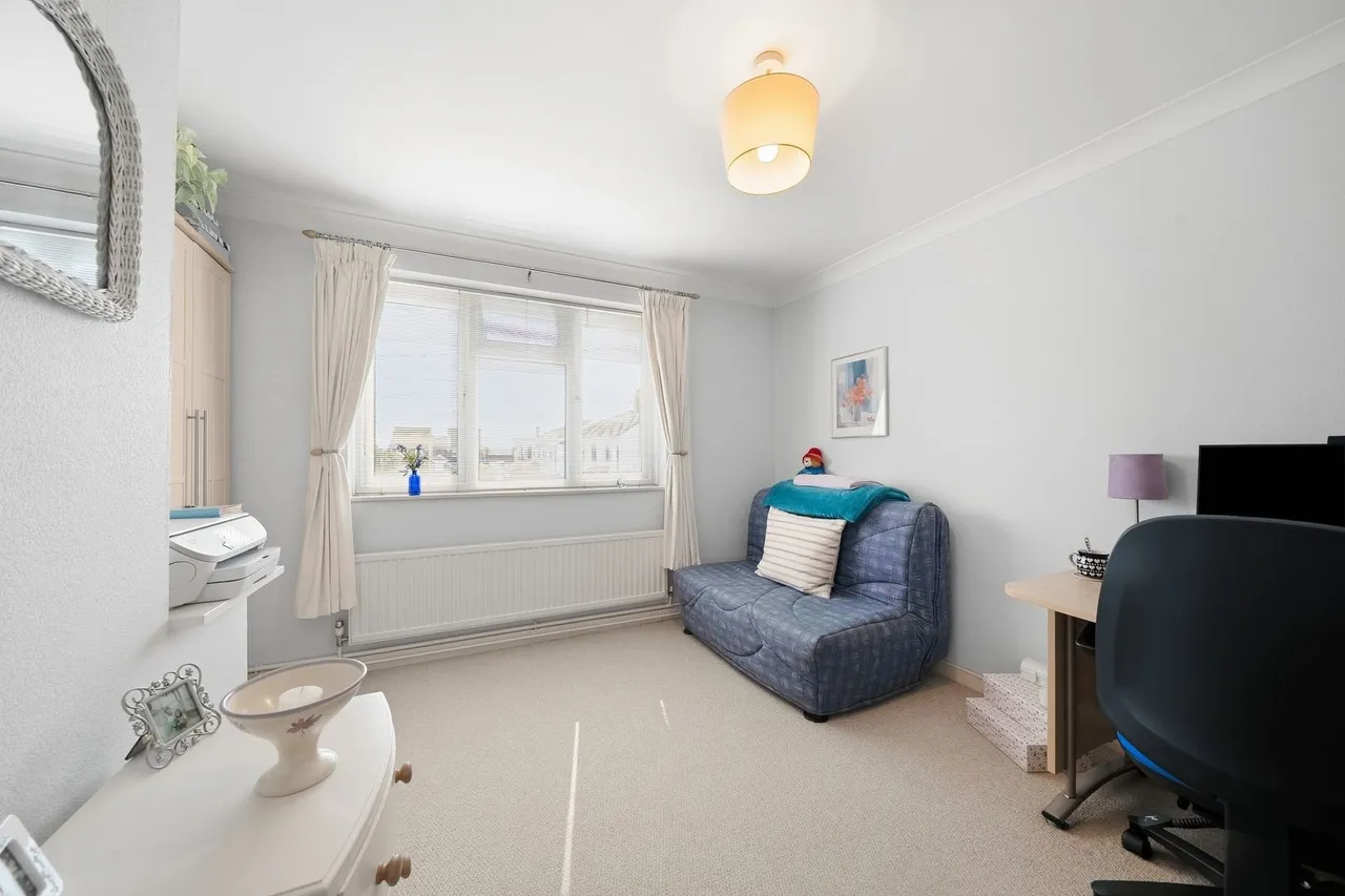 Conway Drive, Ashford, TW15, photo 11