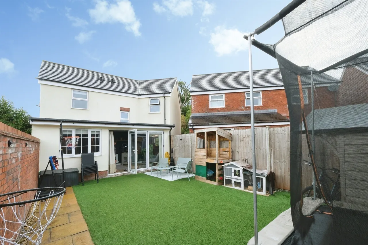 Bran Rose Way, Holmer, HR1, photo 16