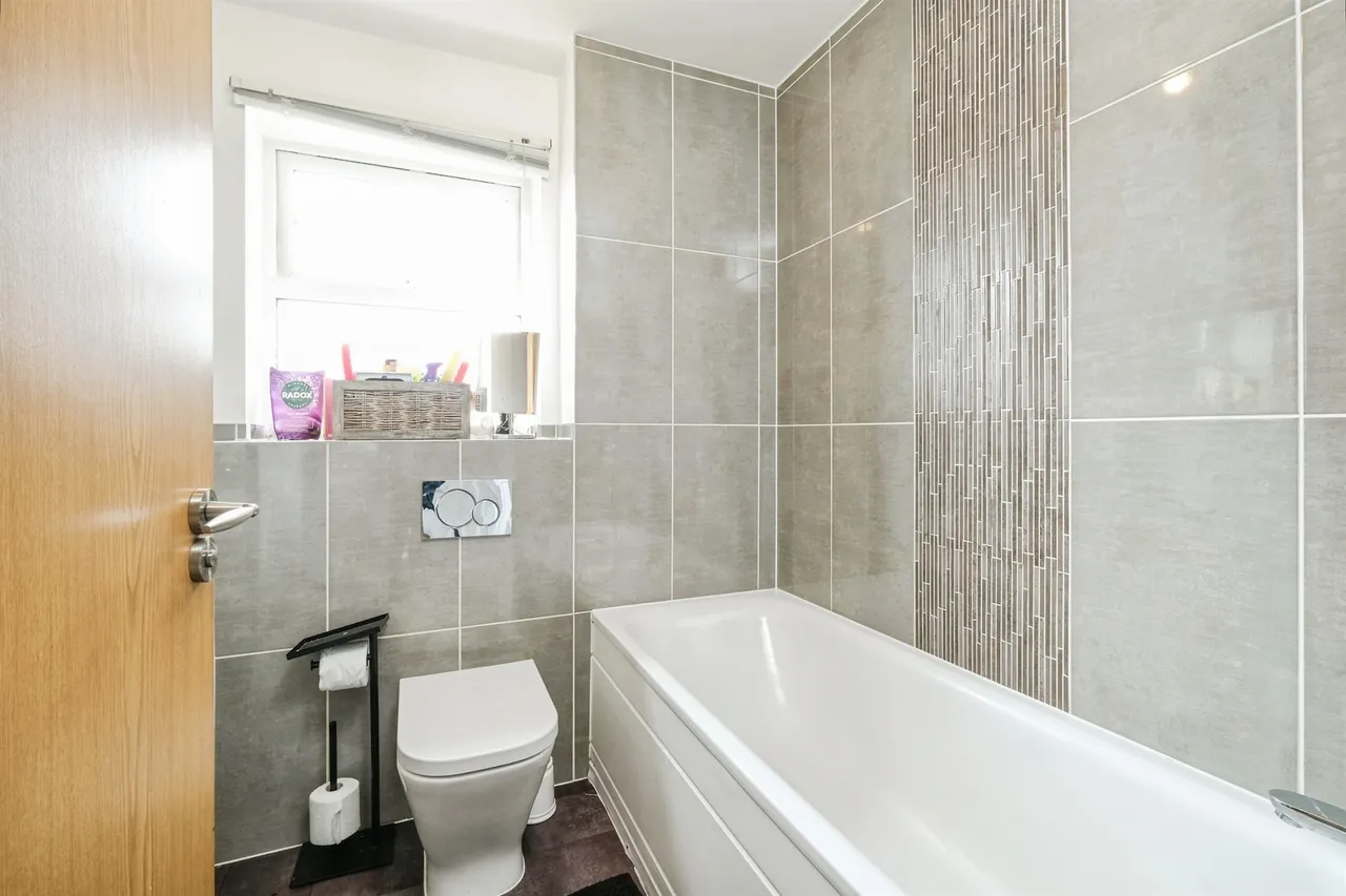 Bran Rose Way, Holmer, HR1, photo 11