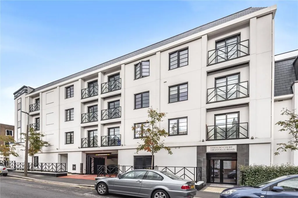 2 bed flat for sale, Granville Road, Watford, WD18