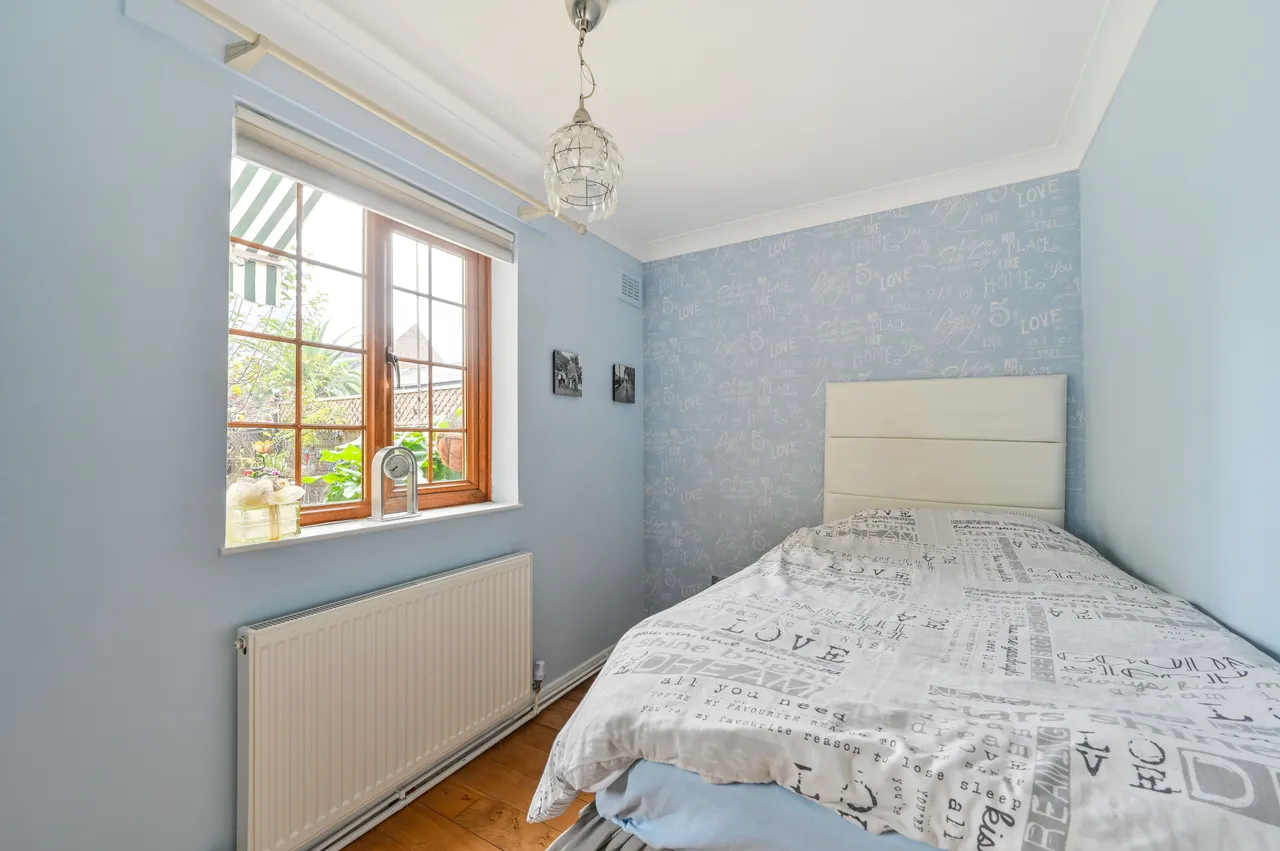 6 West Gardens, London, photo 10