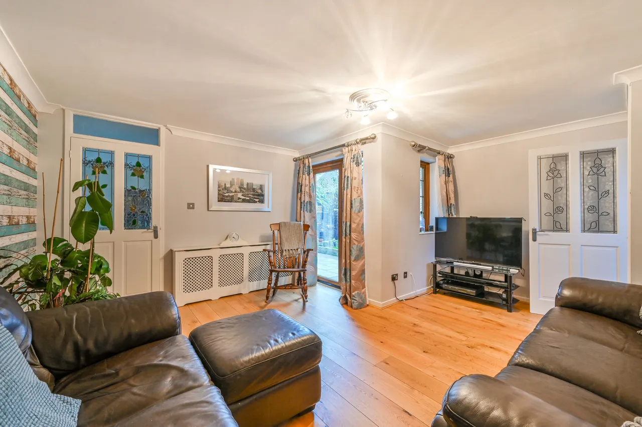 4 bed house for sale — 6 West Gardens, London