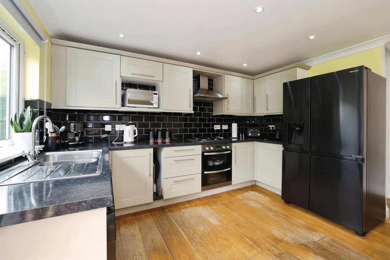 Thistlebarrow Road, SALISBURY, photo 7