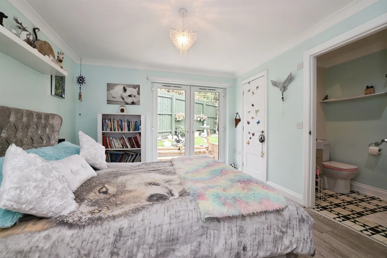 Thistlebarrow Road, SALISBURY, photo 11