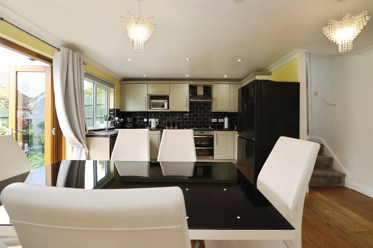 Thistlebarrow Road, SALISBURY, photo 8