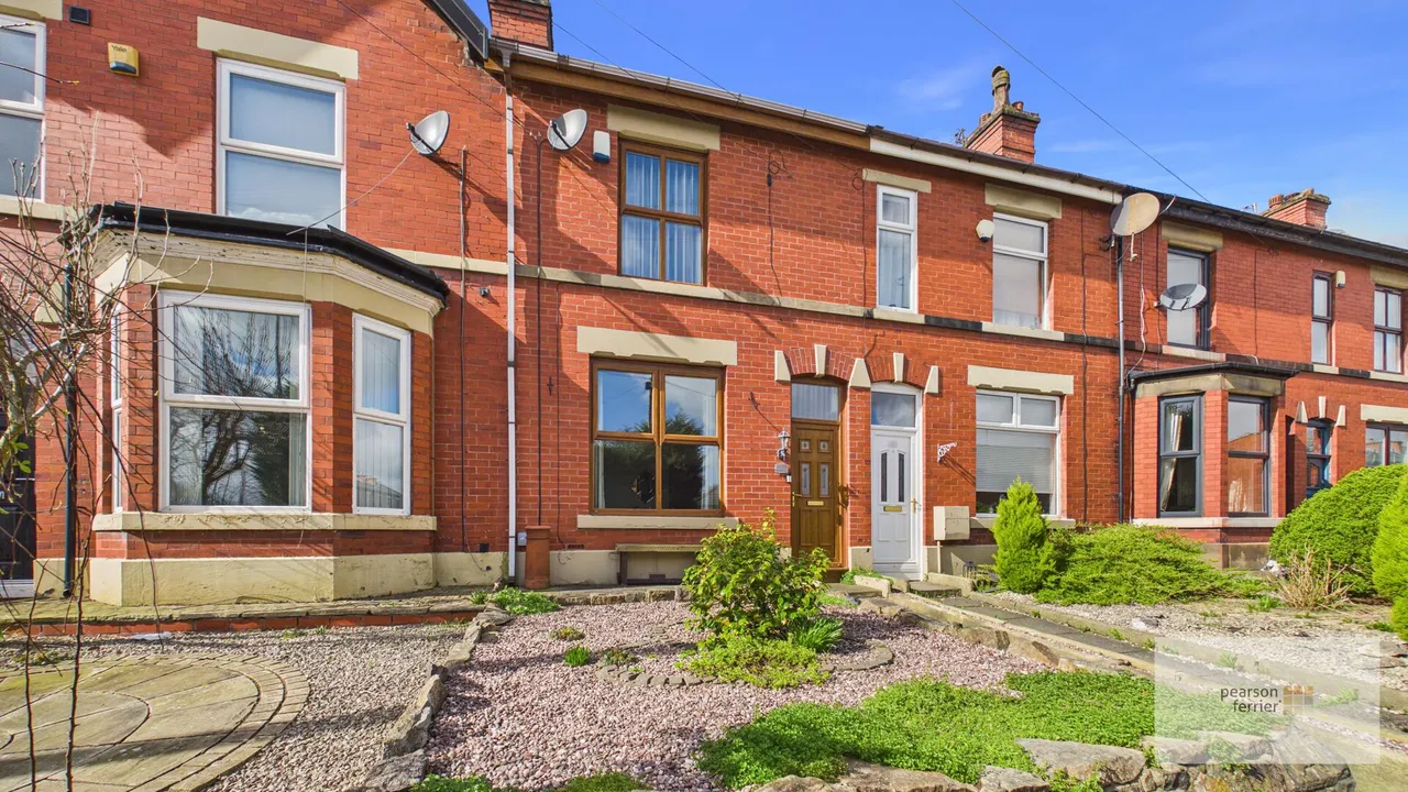 3 bed house for sale — Holcombe Road, Greenmount, BL8 4BB