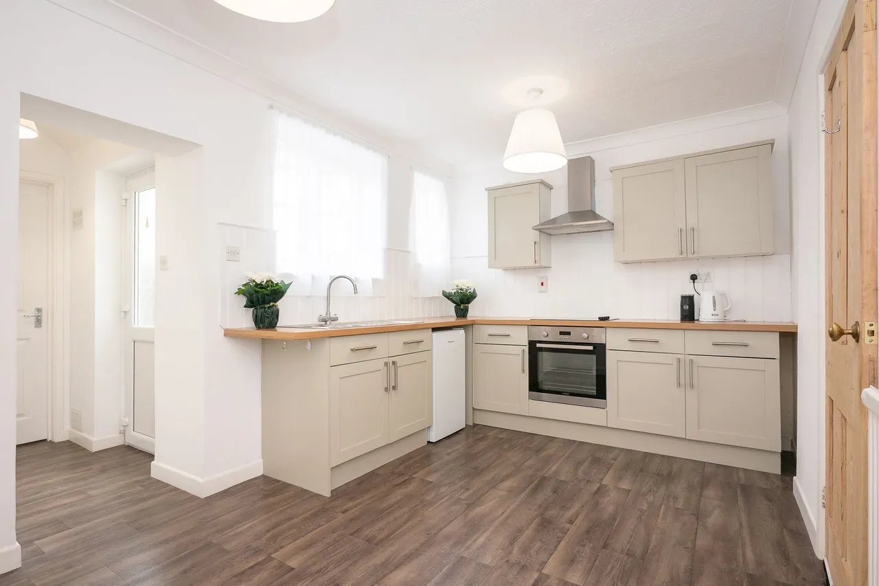Period Three Bedroom Cottage in Holt, photo 4
