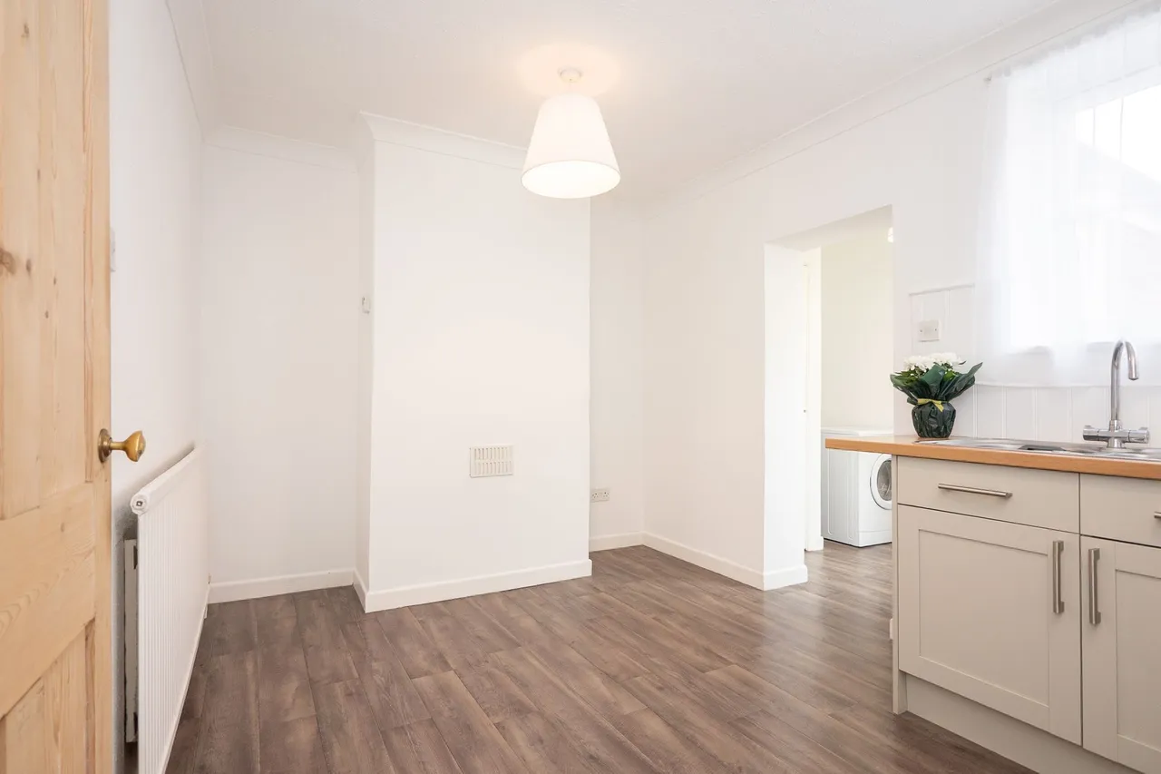 Period Three Bedroom Cottage in Holt, photo 8
