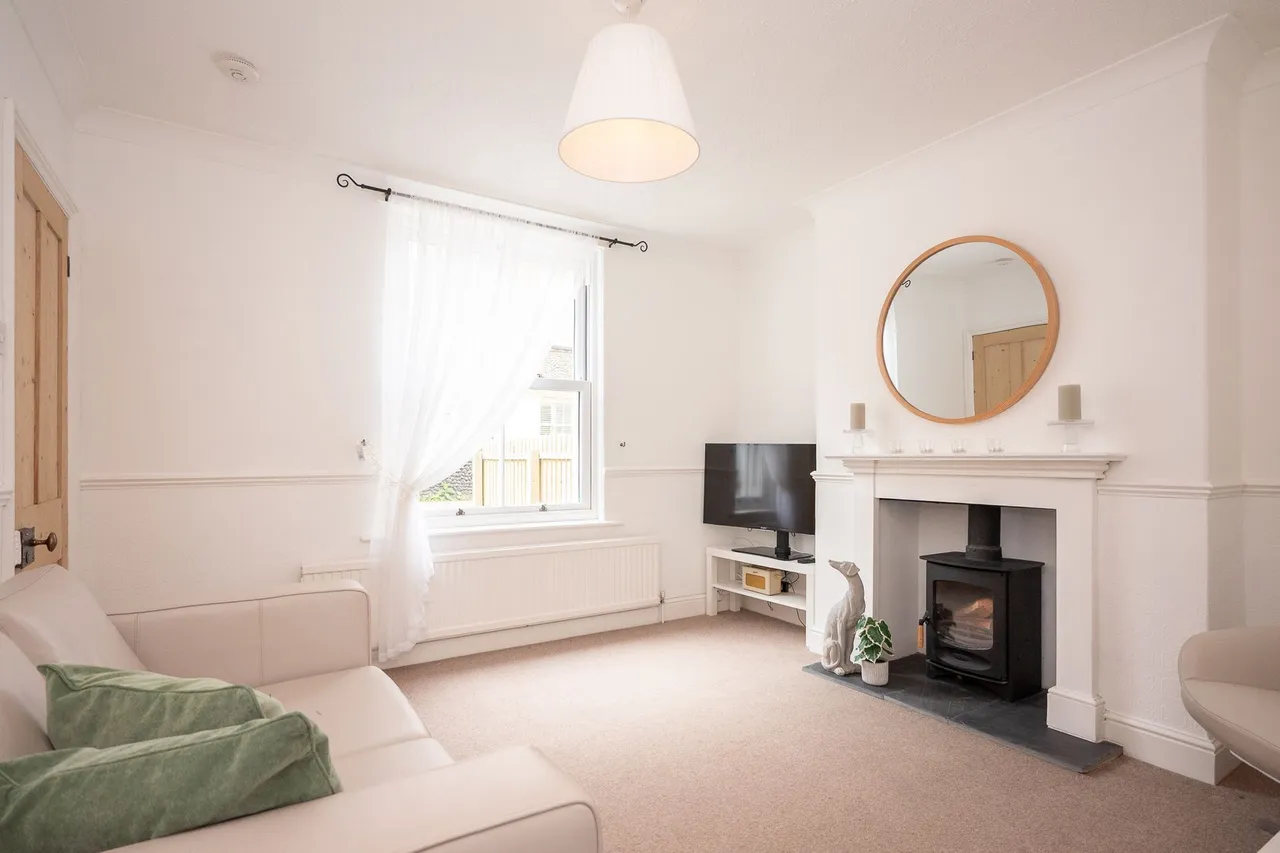 Period Three Bedroom Cottage in Holt, photo 5