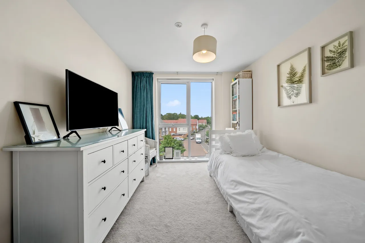 Hawker Drive, Addlestone, KT15, photo 10