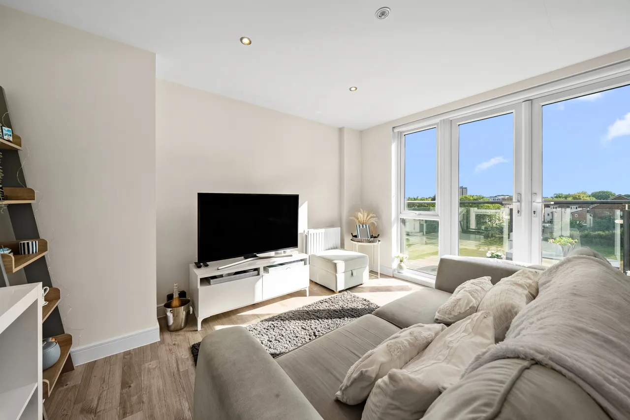 Hawker Drive, Addlestone, KT15, photo 2