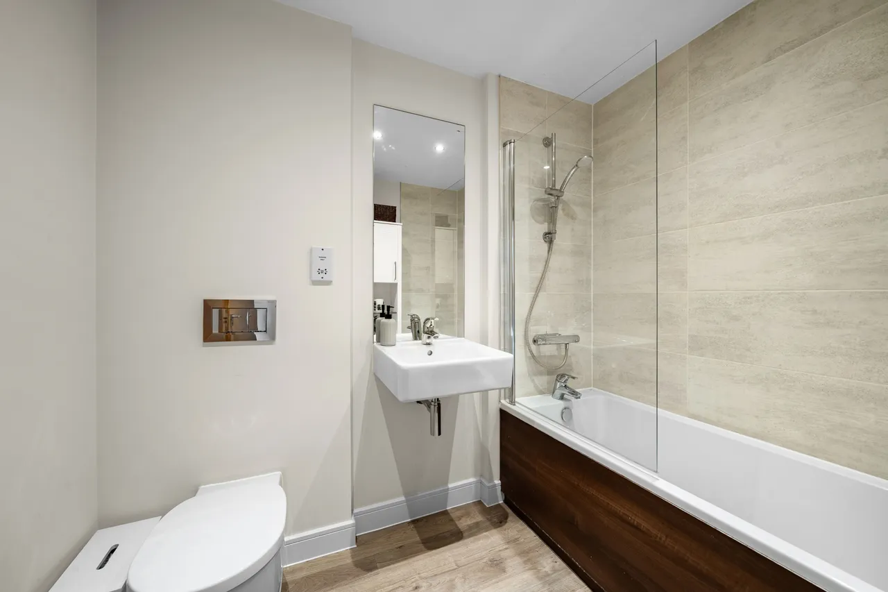 Hawker Drive, Addlestone, KT15, photo 5