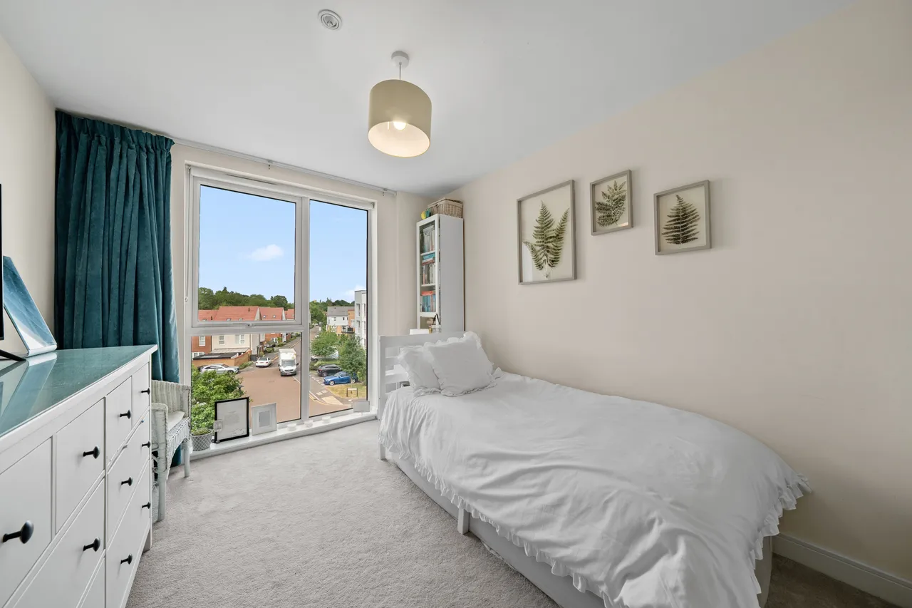 Hawker Drive, Addlestone, KT15, photo 9