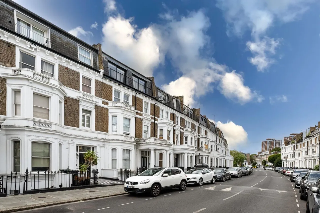Sinclair Gardens, London, W14, photo 9