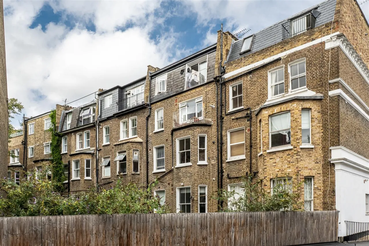 Sinclair Gardens, London, W14, photo 3