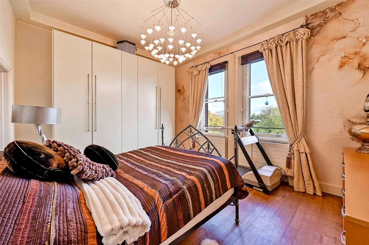 Hitcham House, Hitcham Lane, Burnham, SL1 7DP, photo 10