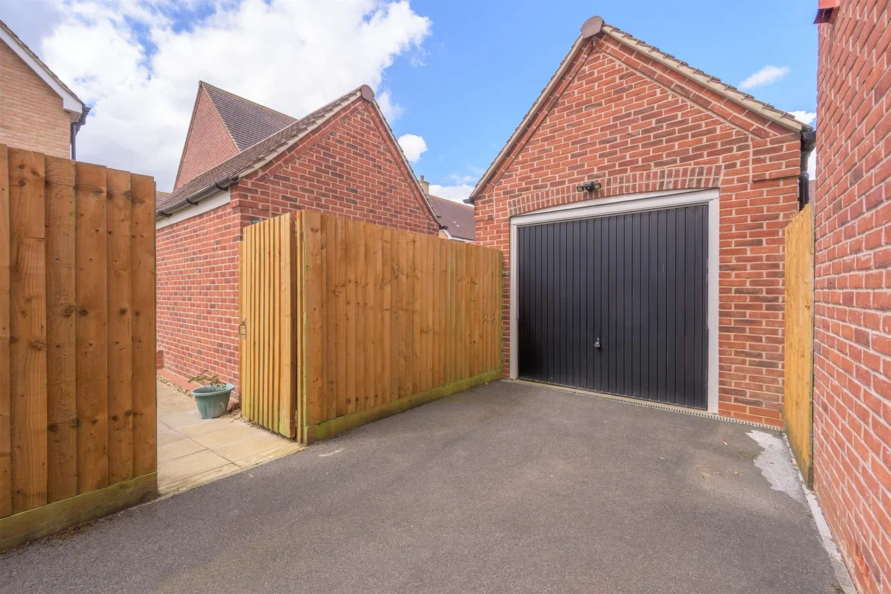 Mercia Road, Kettering, NN14, photo 12